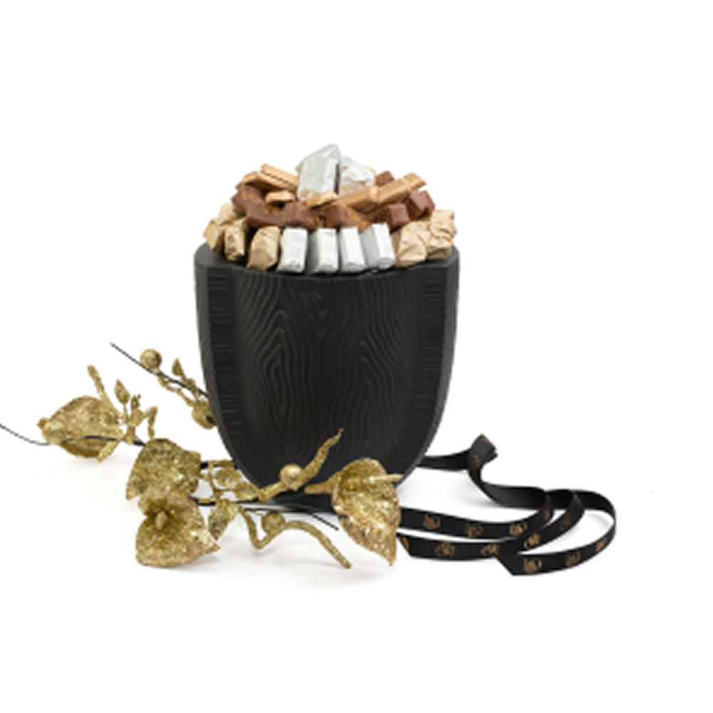 S0001 Coupe demi-sphère avec socle en porcelaine noire effet bois garnie de chocolats – Image 1