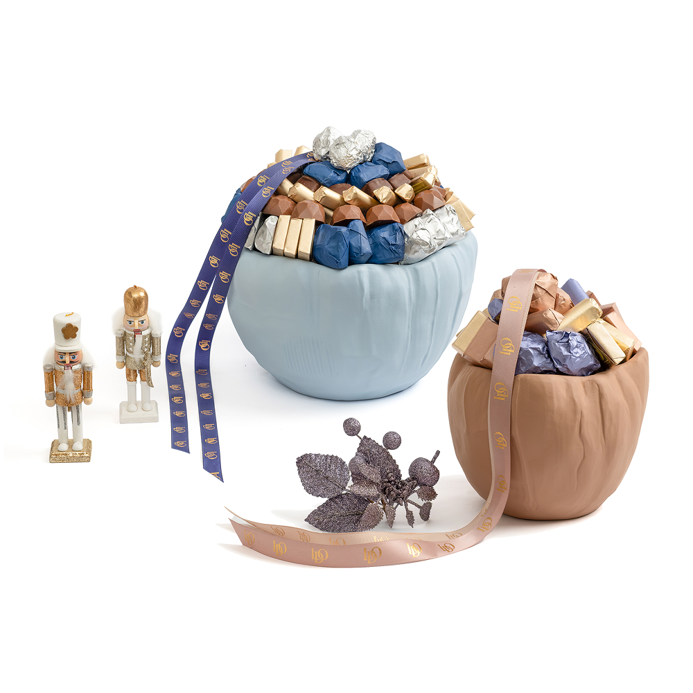 S0074 Coupe en céramique garni de chocolats – Image 1