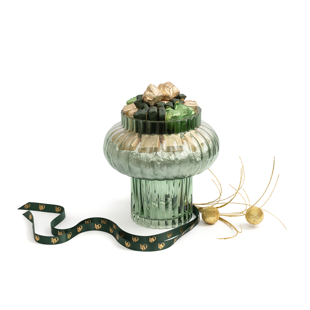 S0094 Coupelle ronde sur pied en verre fumé garnie de chocolat – Image 1